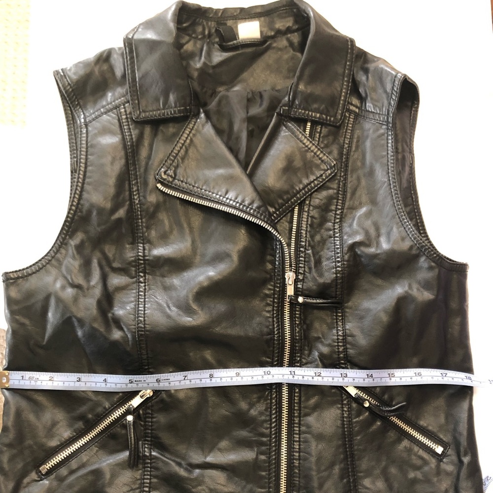 Vest - Picture 9 of 9